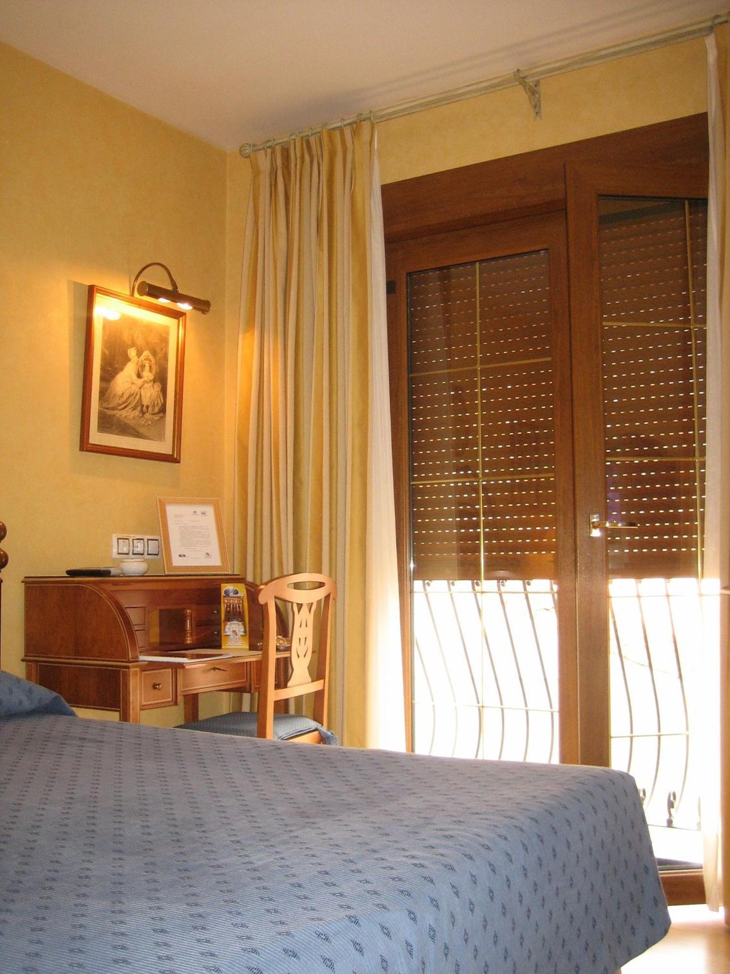 Hotel Santiago Benavente Exteriör bild